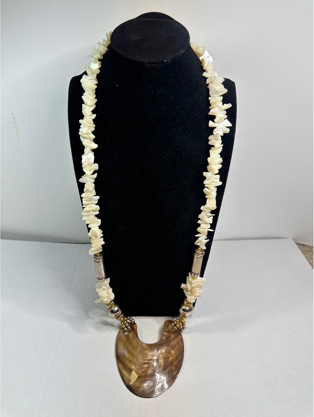 VTG Chunky Shell Chip Necklace Abalone Pendant Gold Tone Beads 29”